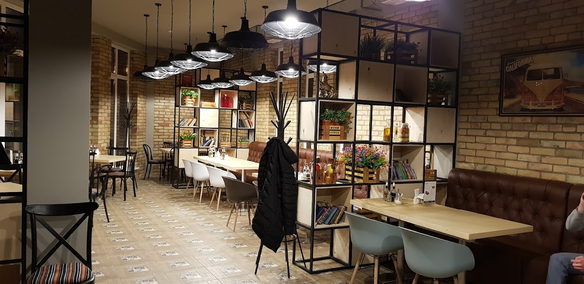 Кафе Бульон/ Караоке - бар MimoNot