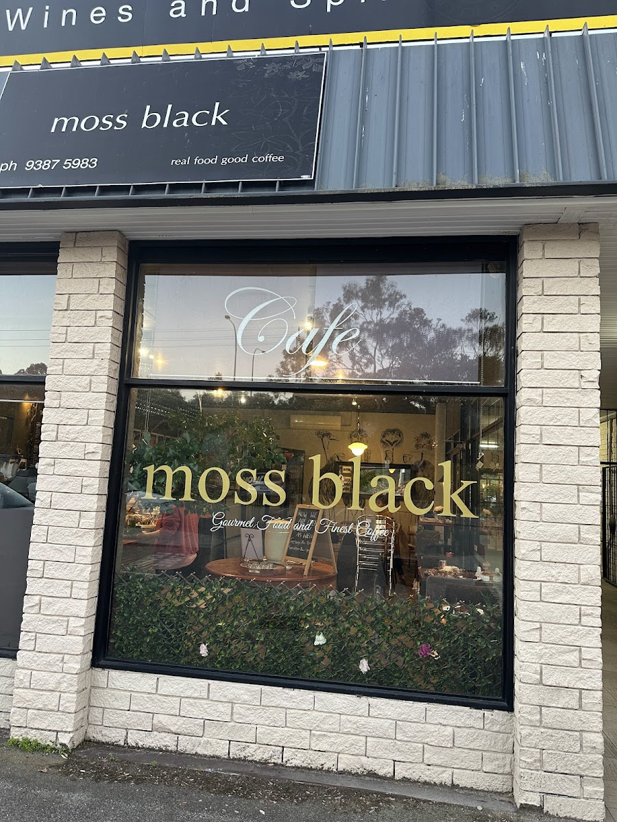 Moss Black Cafe/Druk Fusion