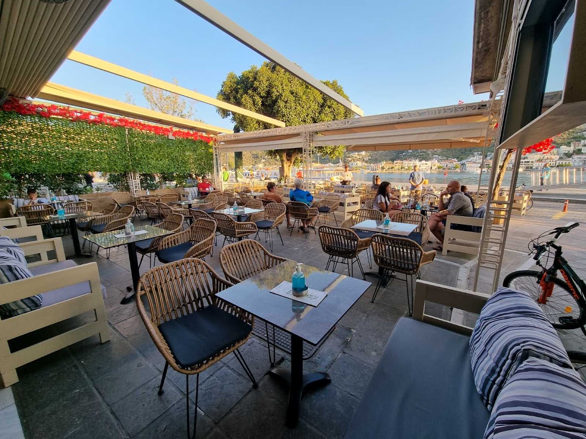 Retro Coffee & Brunch