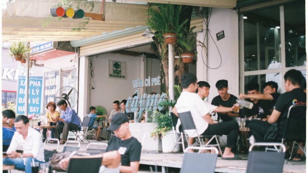 Tiệm cà phê Cây Me