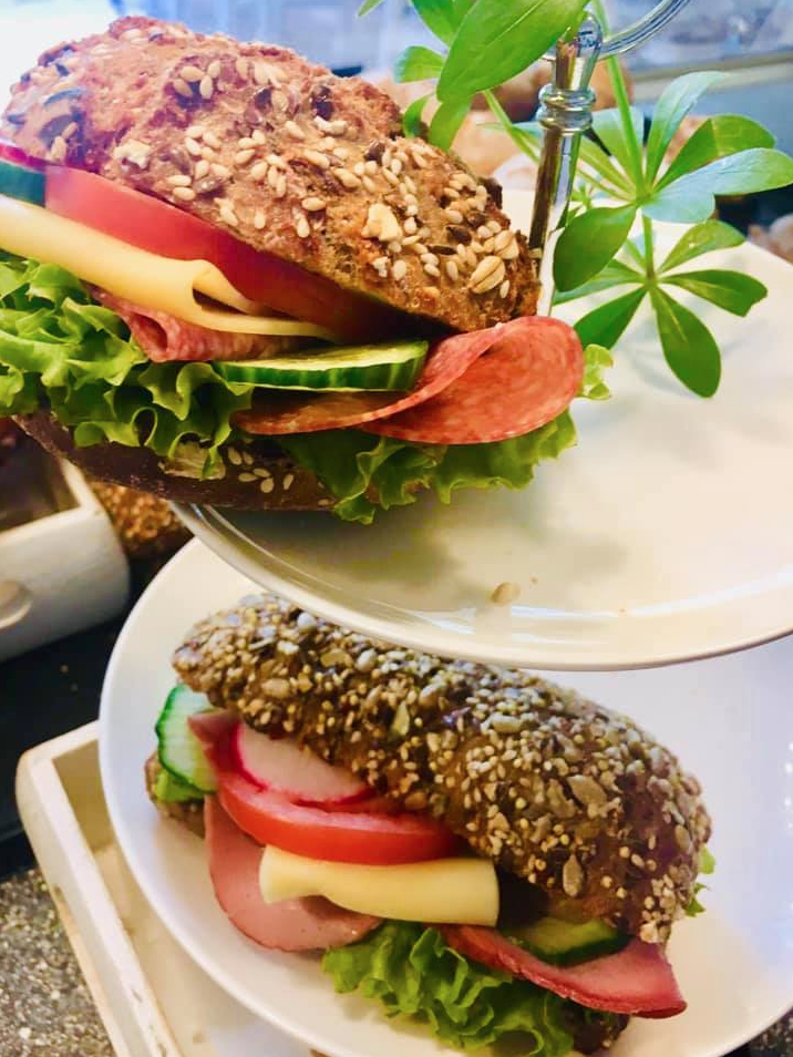 Käffchen Café & Bäckerei - 2