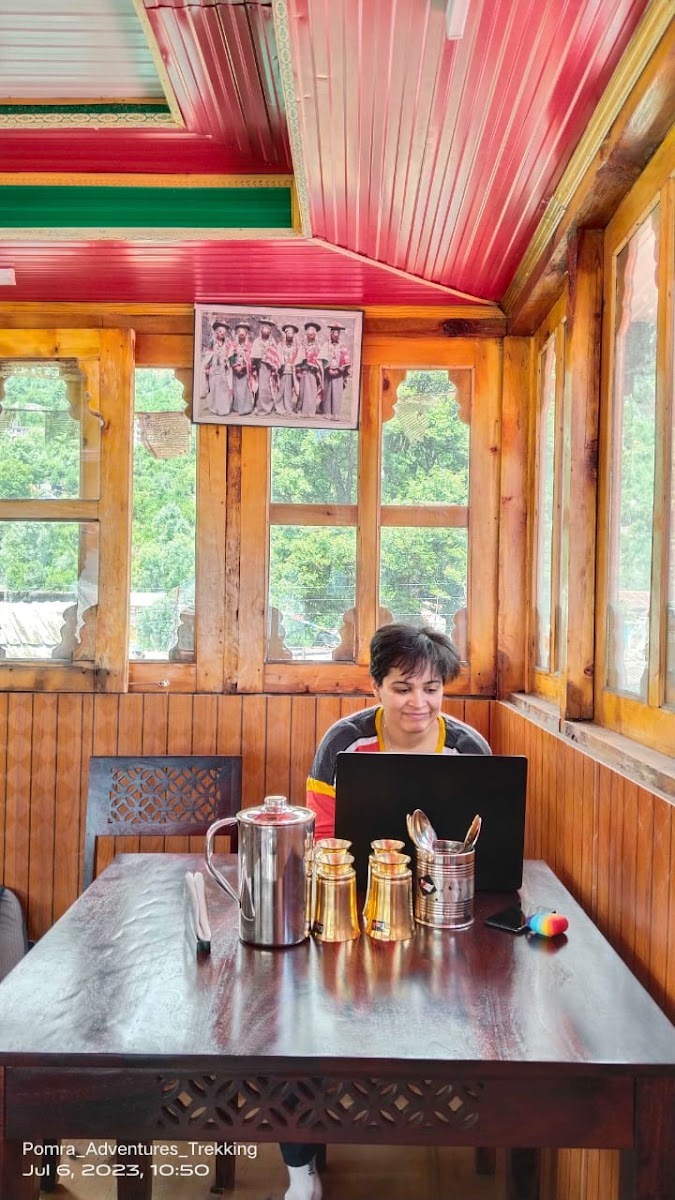 Manirang Cafe & Diner