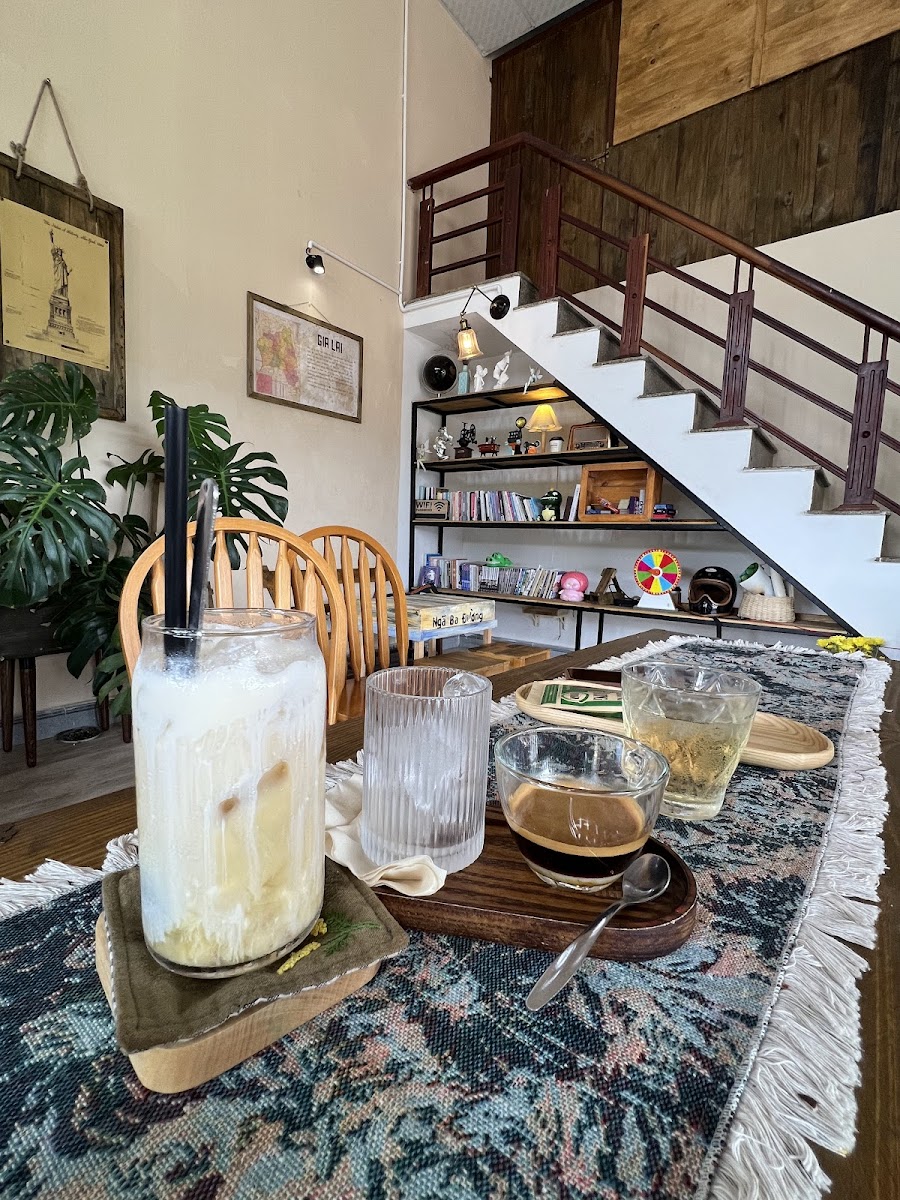 Tiệm Cà phê Ngã Ba Đường - 2