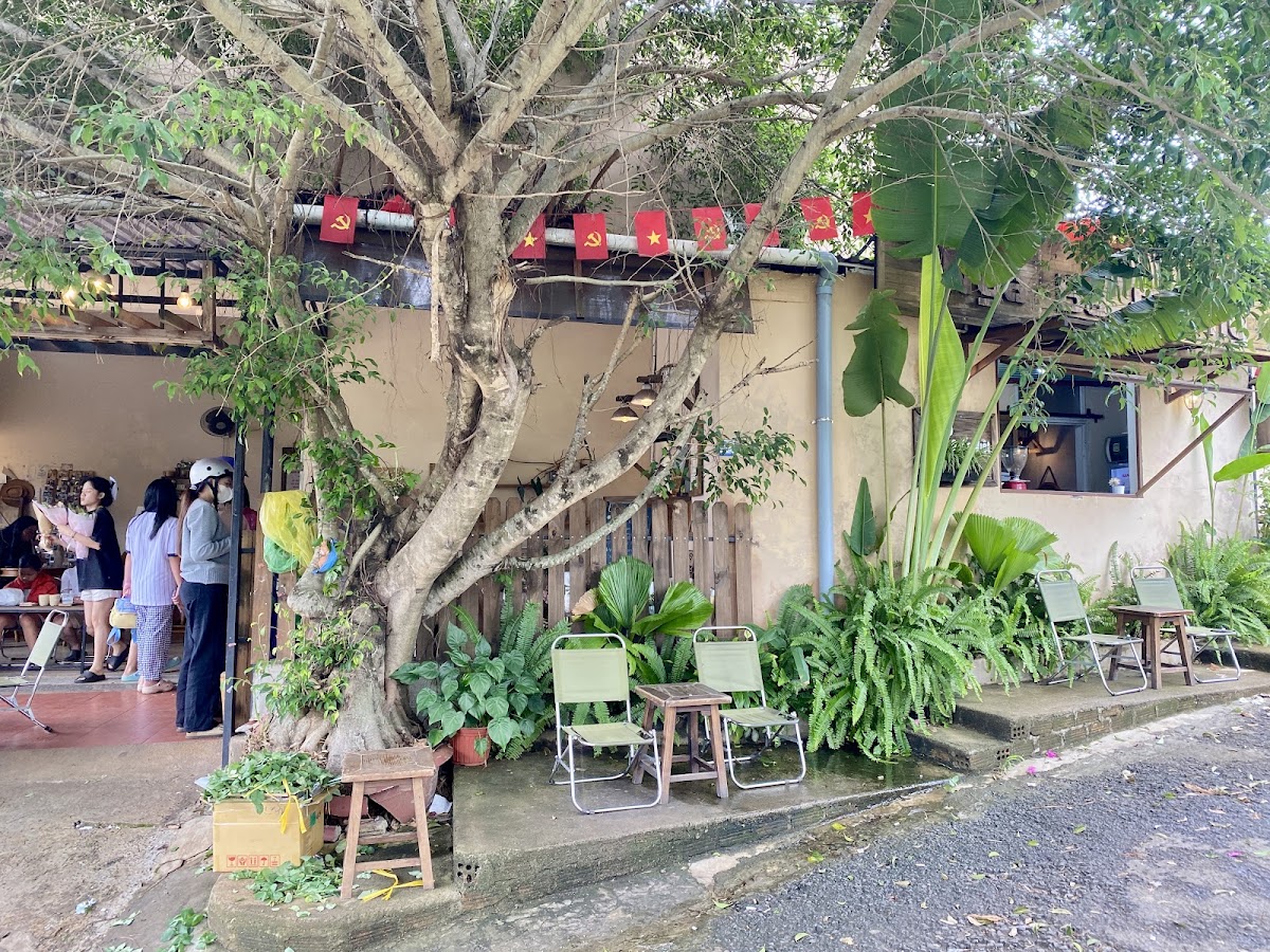 Tiệm Cà phê Ngã Ba Đường - 3