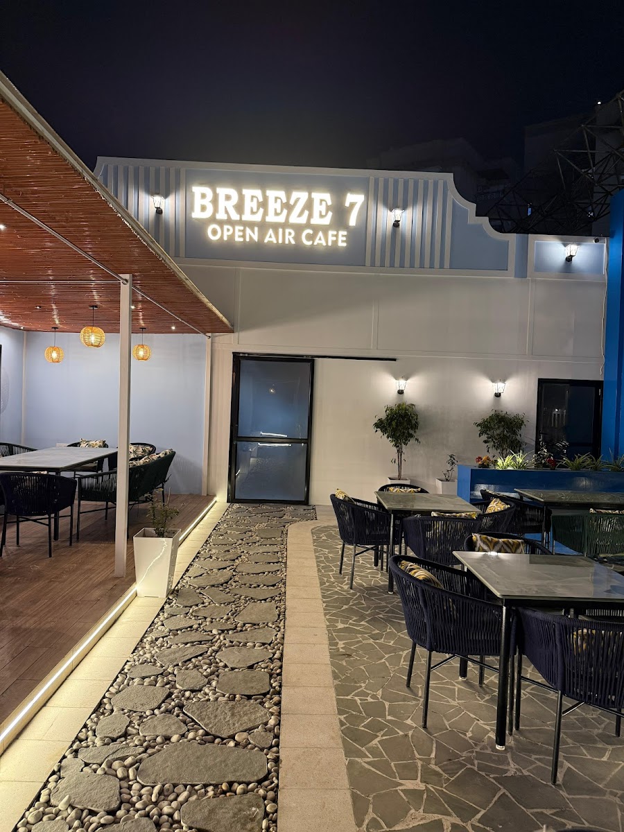 BREEZE 7 OPEN AIR CAFE