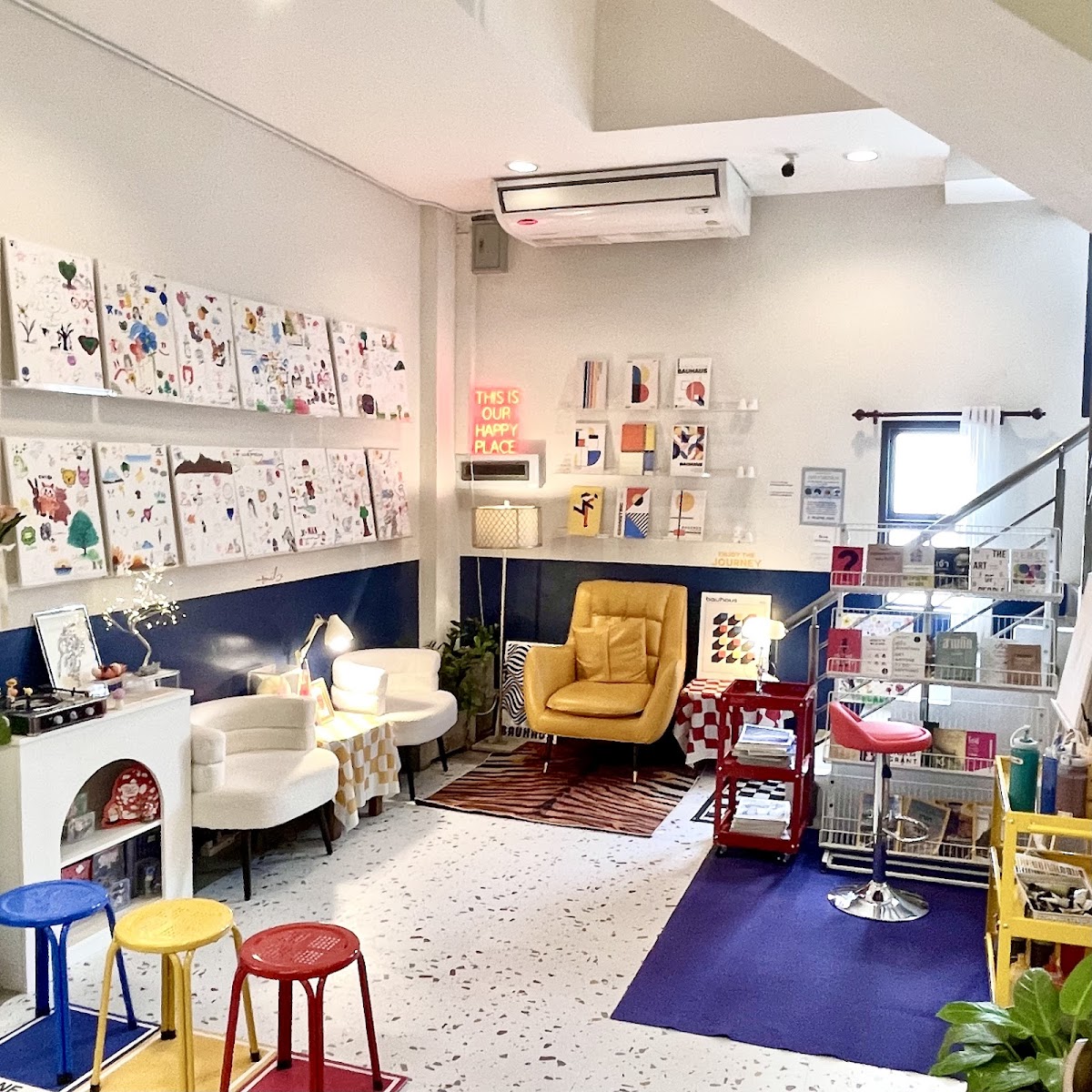 Refreshing Cafe & Gallery