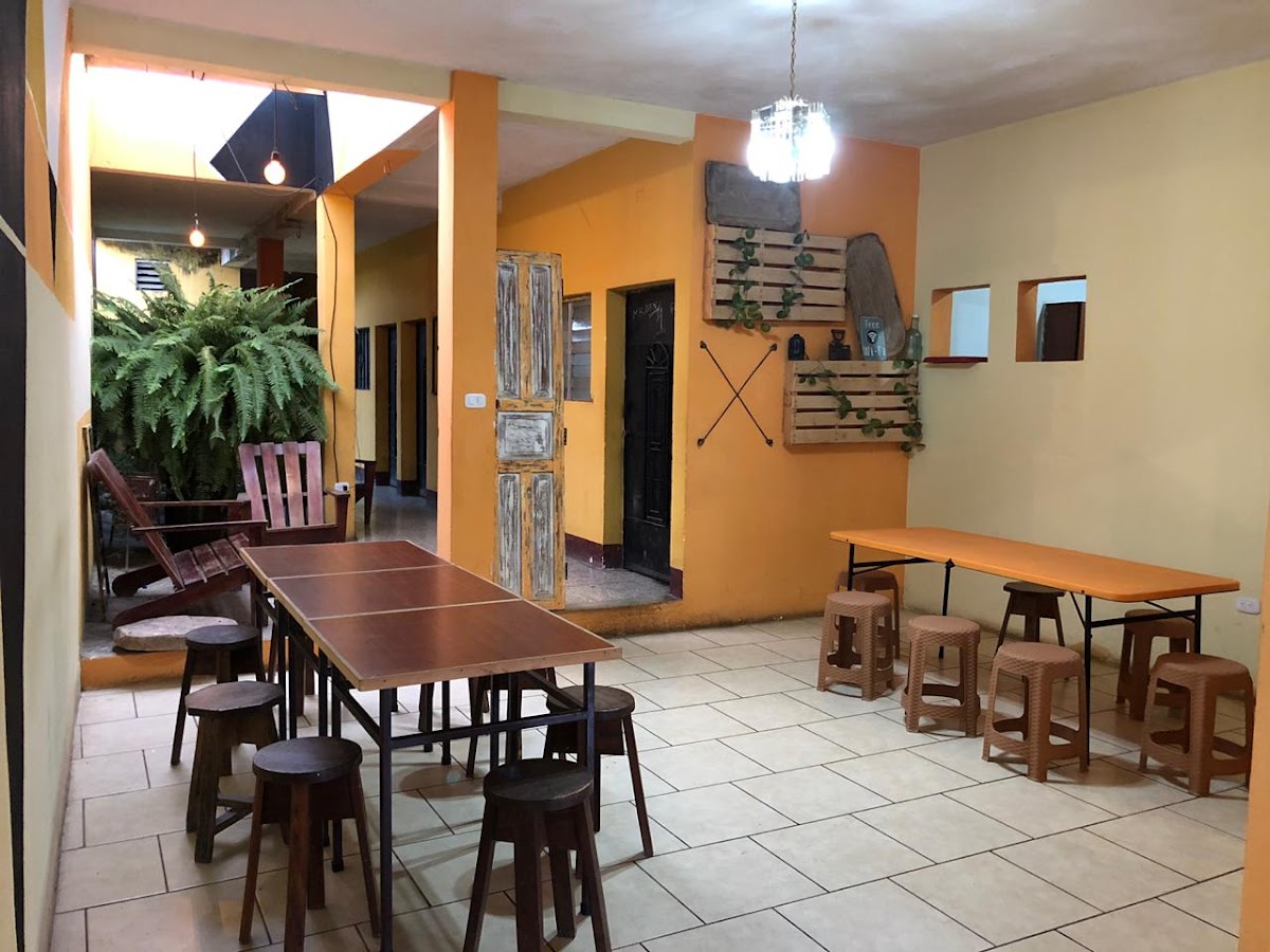 Pupuseria y Casa De Huespedes Don J