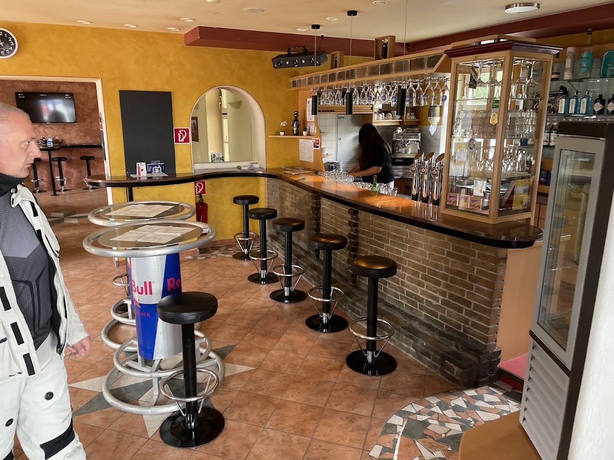 Cafe Pub Bistro Central- Station