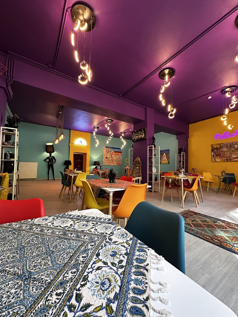 cafe.gallery.artists