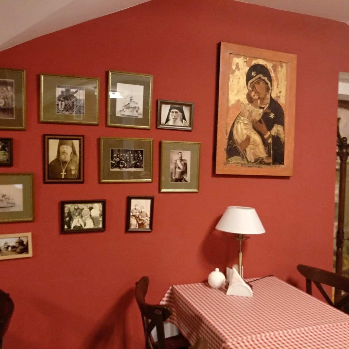 Monastyrskaya Trapeznaya 'Nesvyatyye Svyatyye'