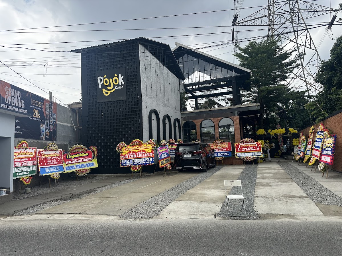 Pojok Canda Cafe And resto