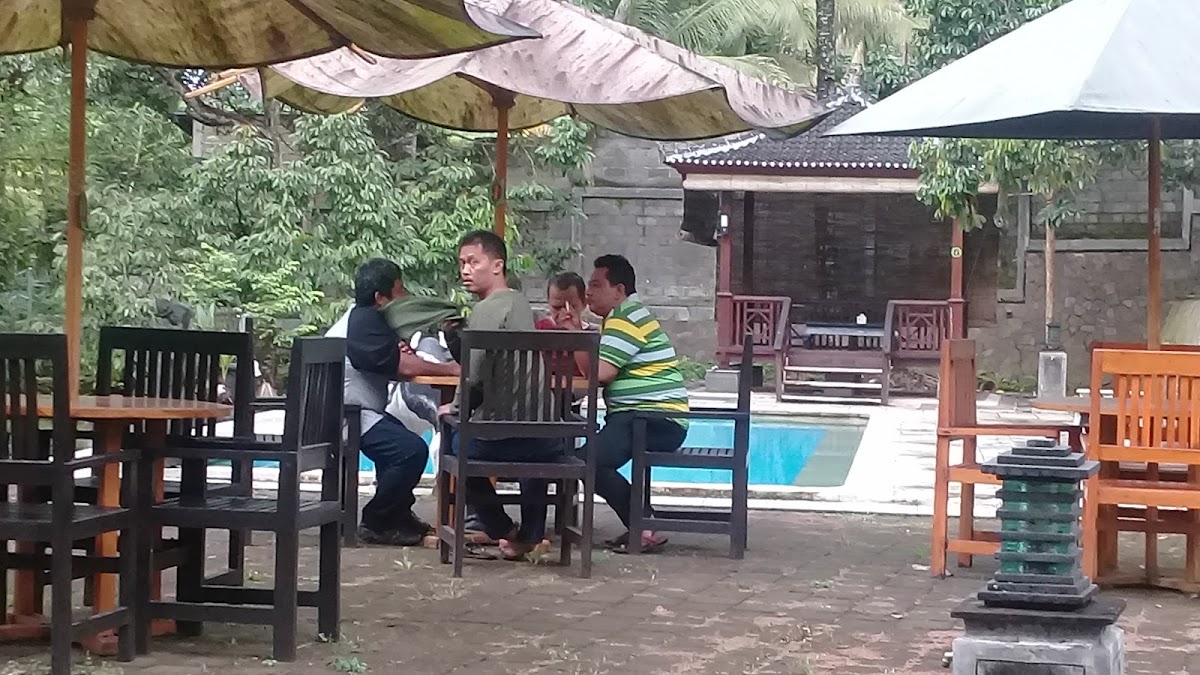 N'no Cafe Nyusu Ning Omah Depan Polsek Licin