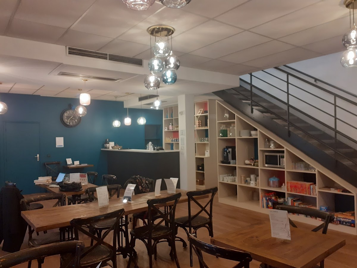 1000 Vies, café convivial & humain