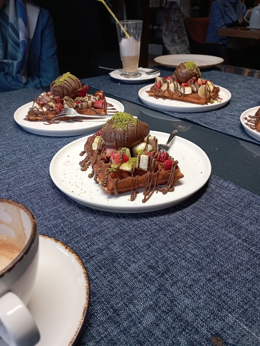 Moida by Azon - Book Cafe - 9