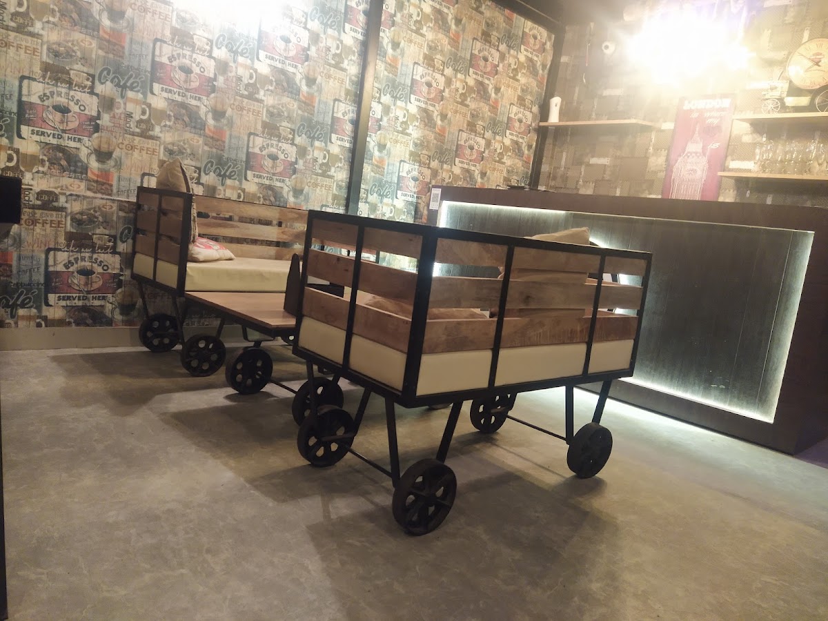 The Hammer Cafe & Lounge