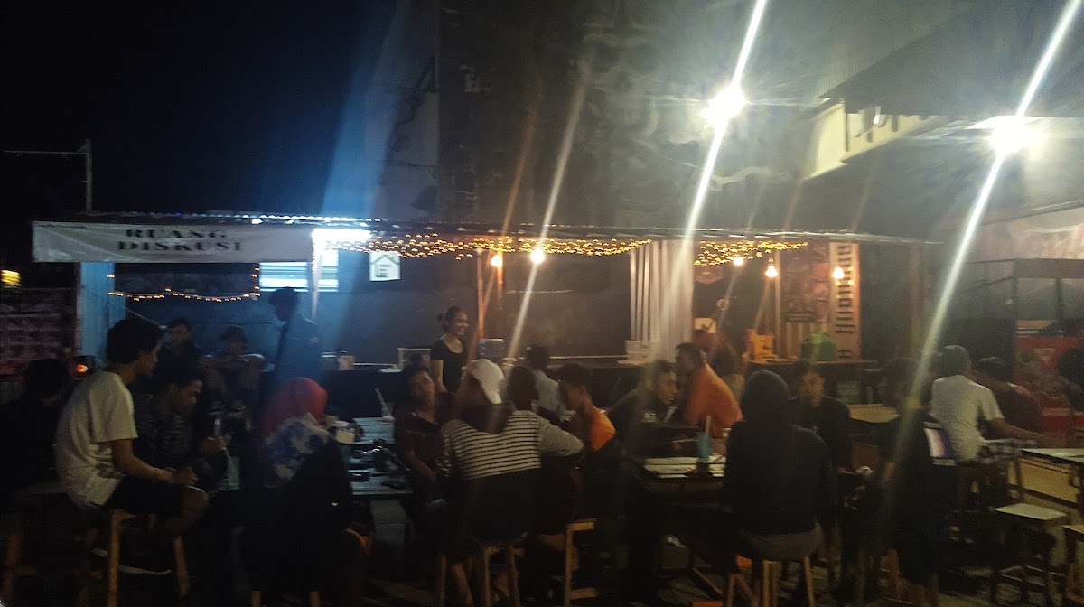 Ruang Diskusi Coffee&More