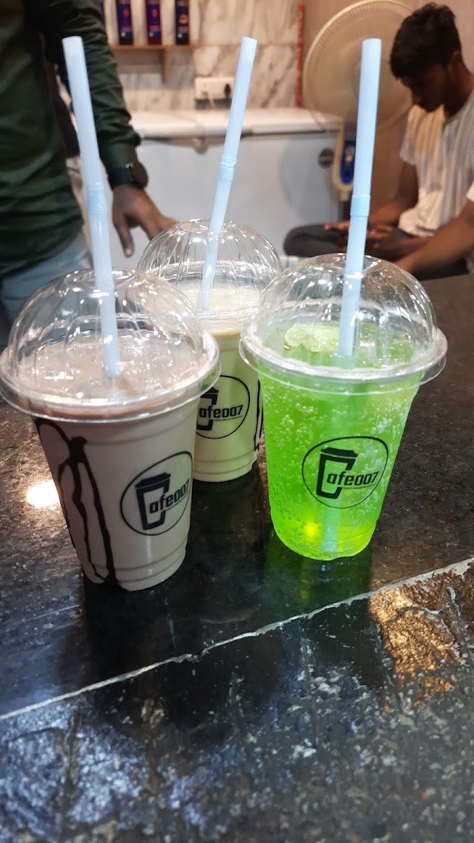 Cafe 007 coffee & shakes - 6