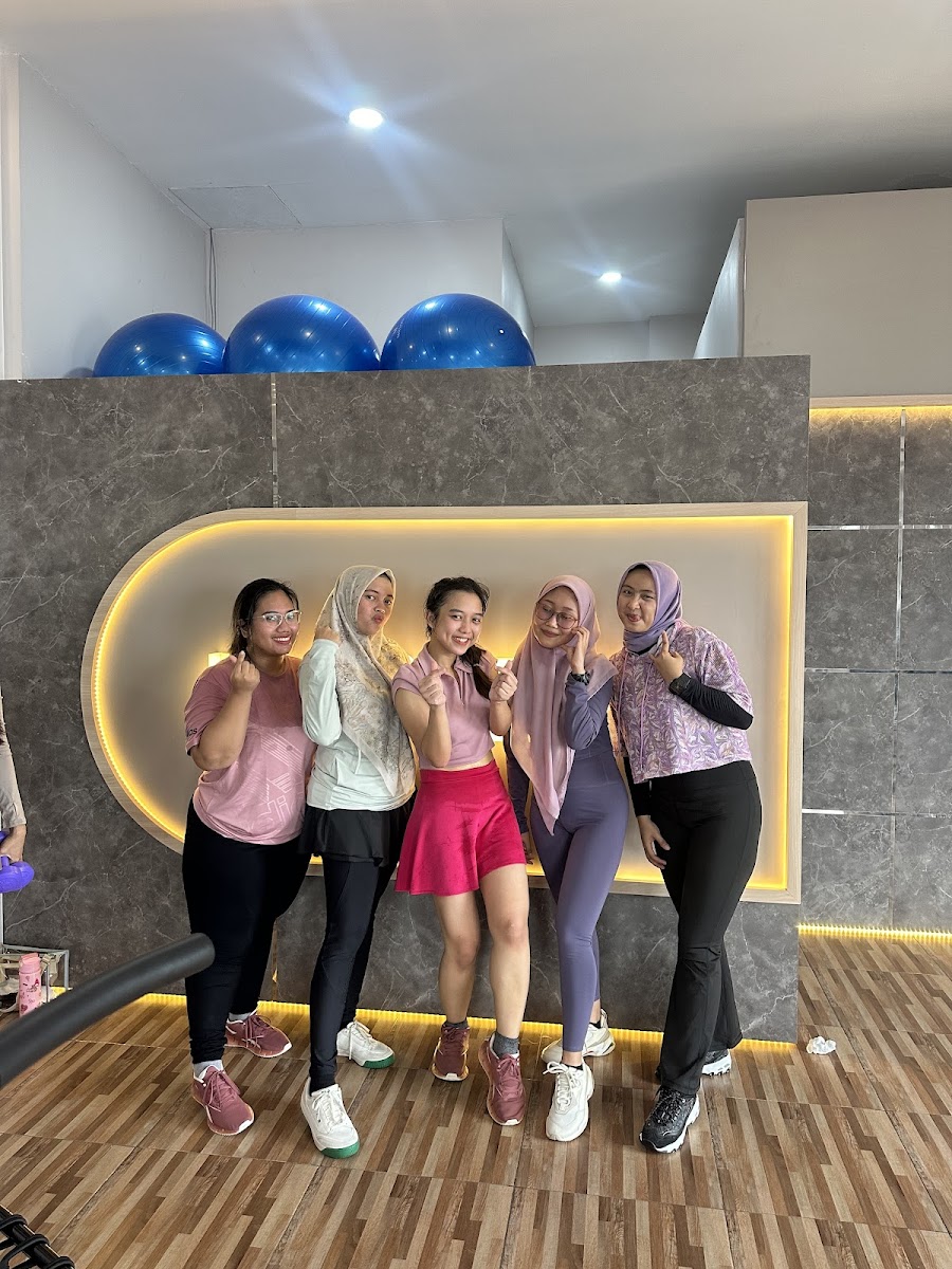 HONEY Cafe & Workout Studio