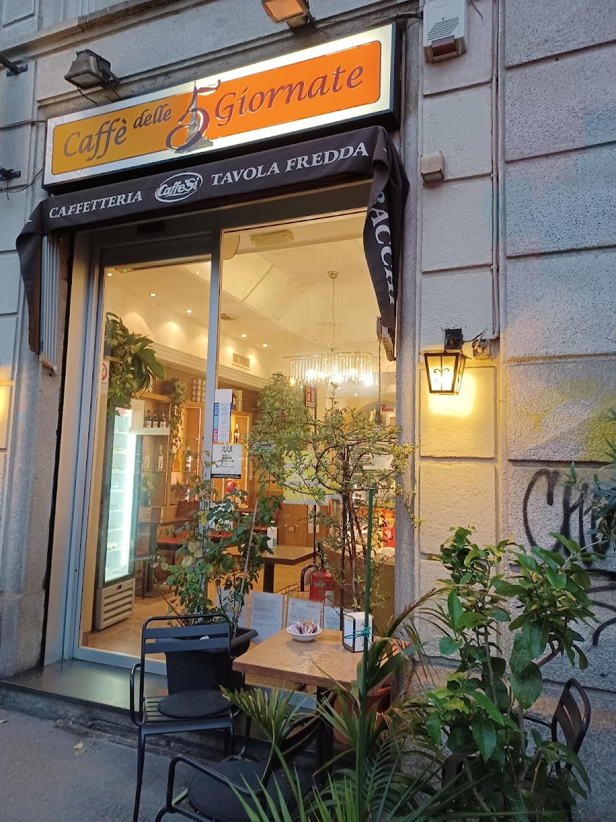 Caffe Delle 5 Giornate...Caffetteria...tavola fredda