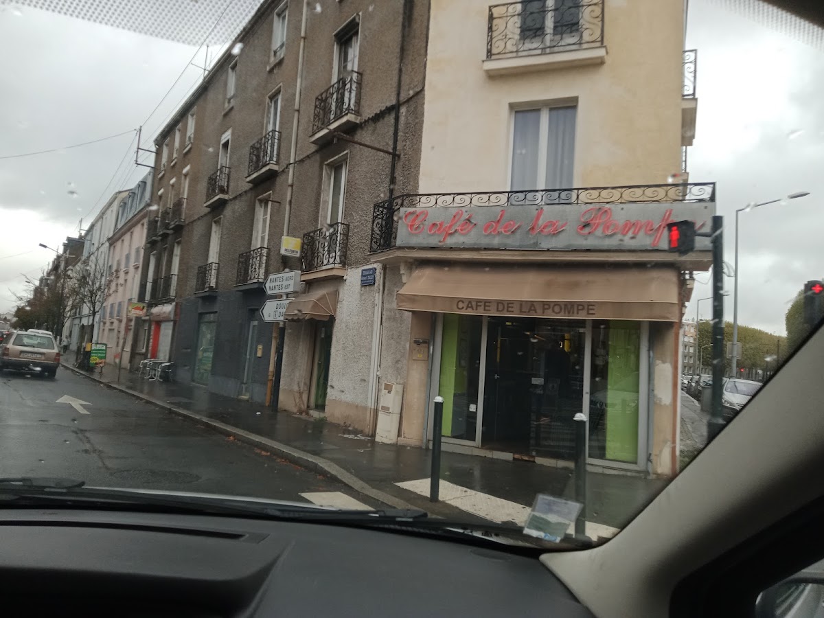 Cafe De La Pompe