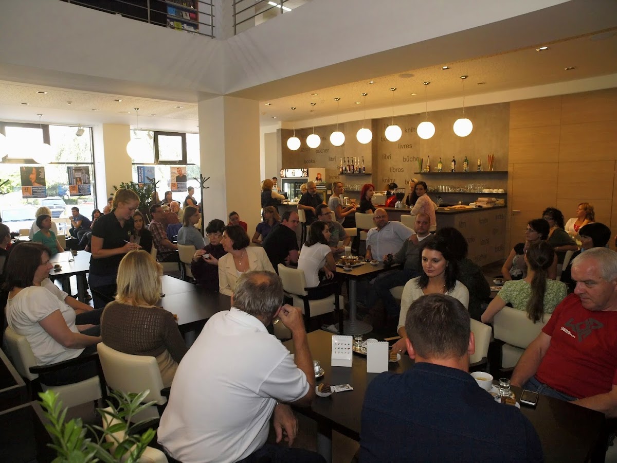 House of Books cafe KNIHCENTRUM.cz