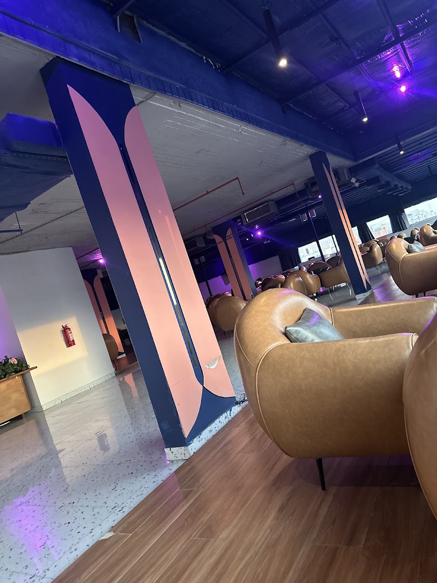 التوت الزهري لاونج | Pinkberry Lounge