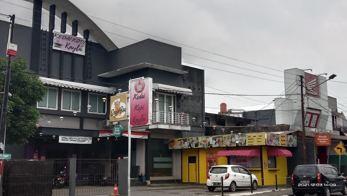 Kedai Kopi Kayla x 9 Ball Billiard