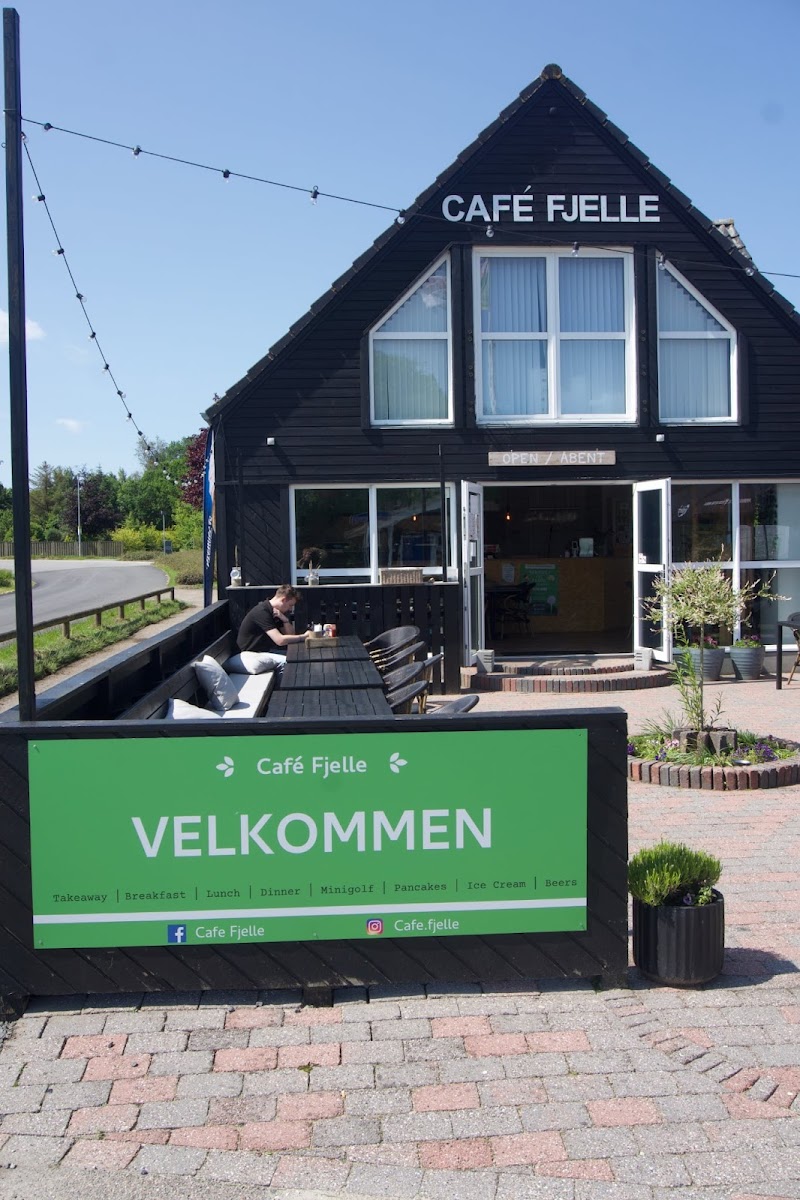 Cafe Fjelle - Minigolf og mad