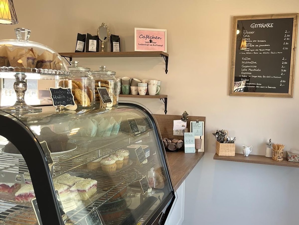 Caféchen - Lockenkopf am Kaffeetopf