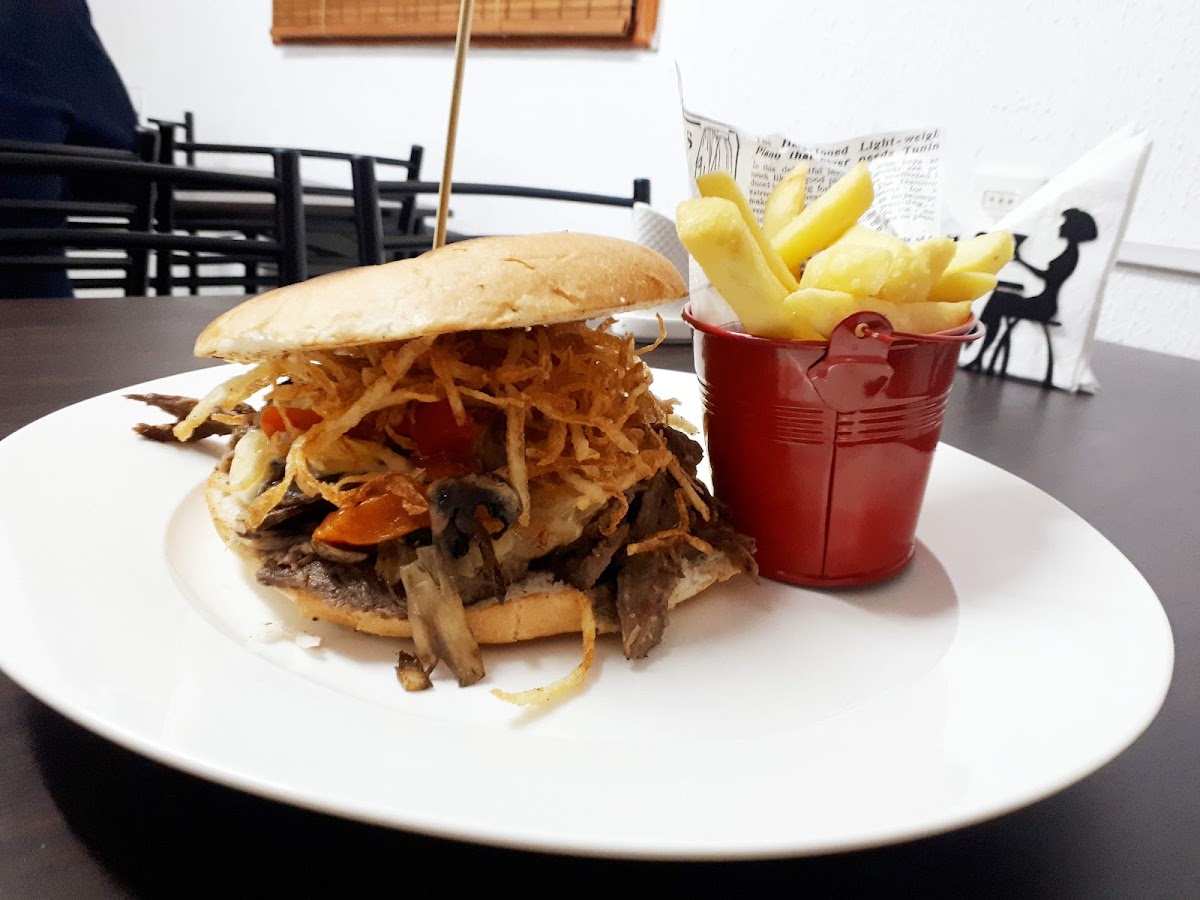 Sushi'n Gada Sushi/Sandwich