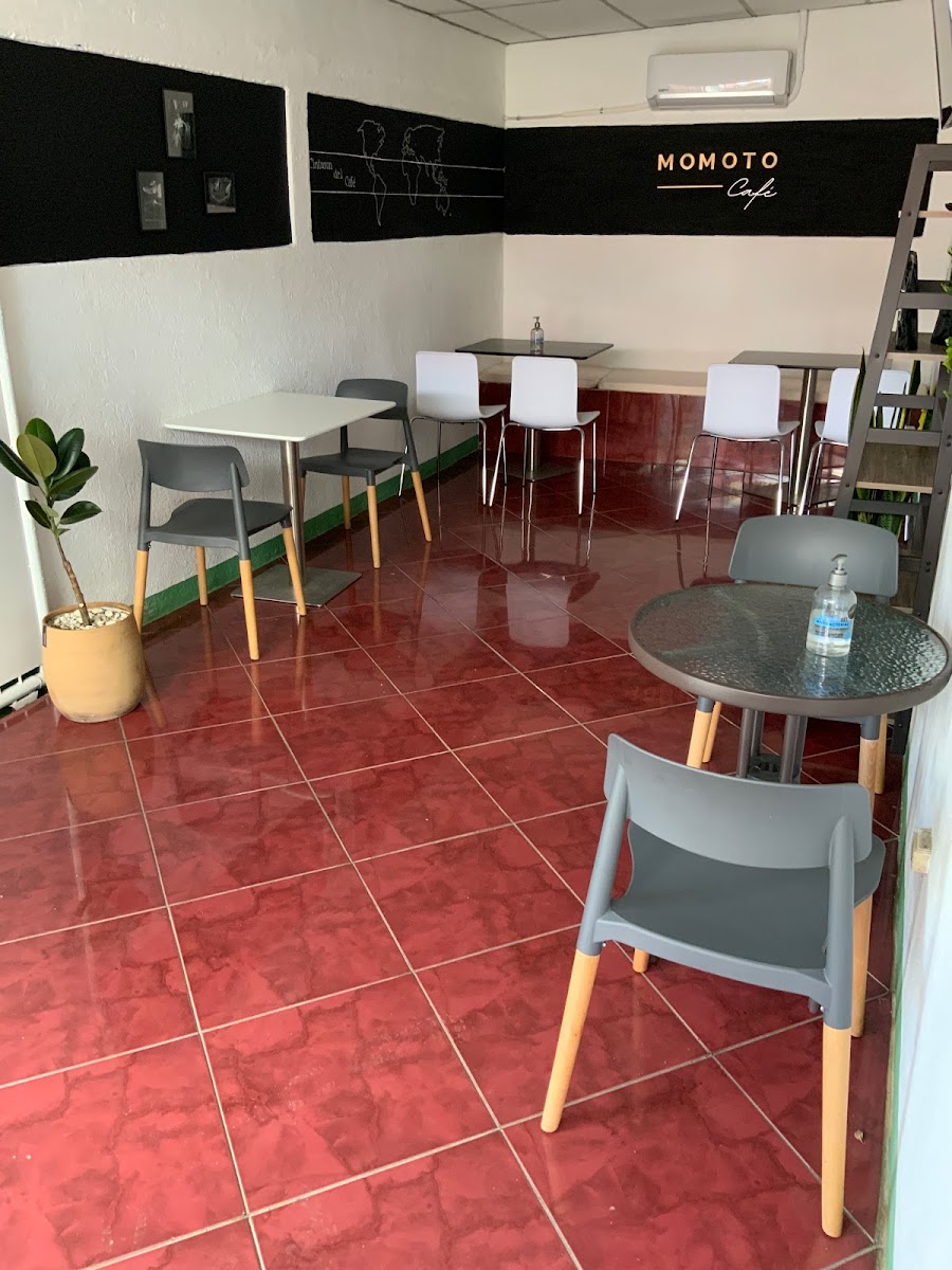 MOMOTO CAFÉ