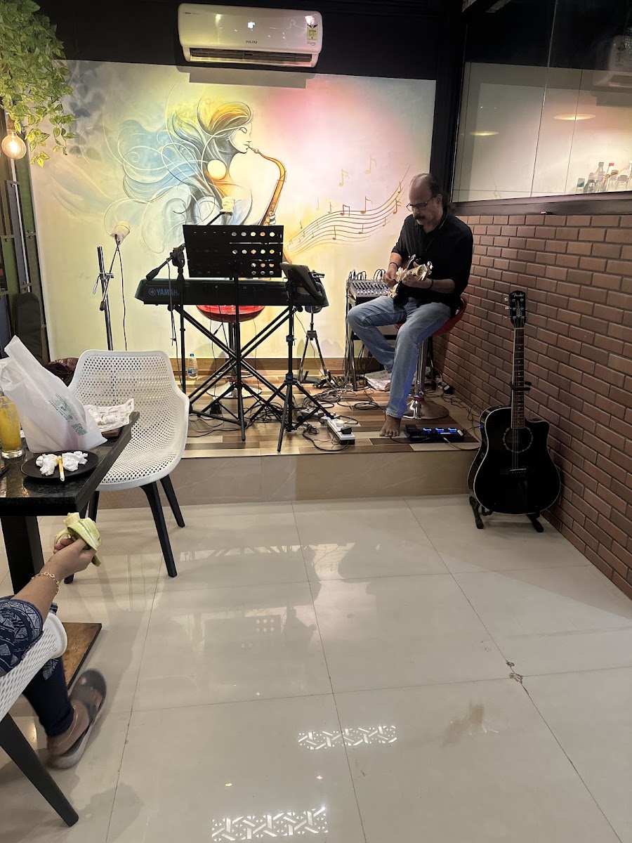 Swig n Sing Music Cafe - 3