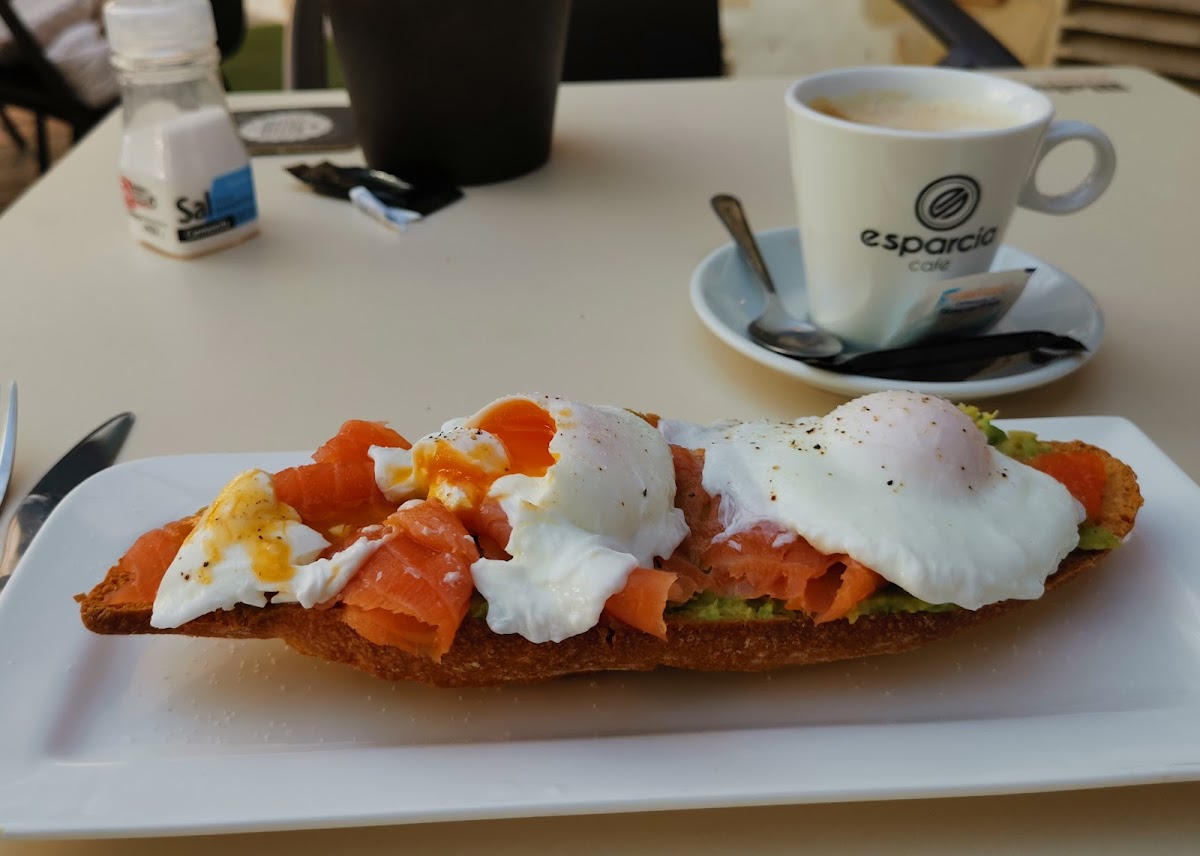 Belmontes Bar and Café - 5