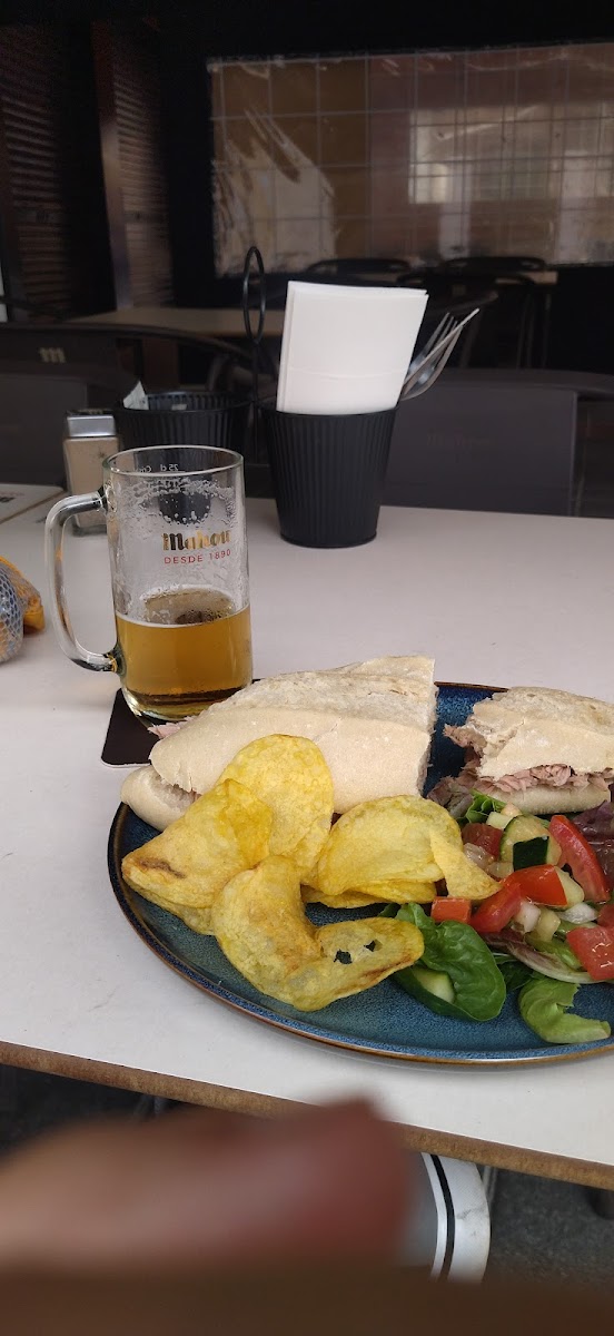 Belmontes Bar and Café - 9