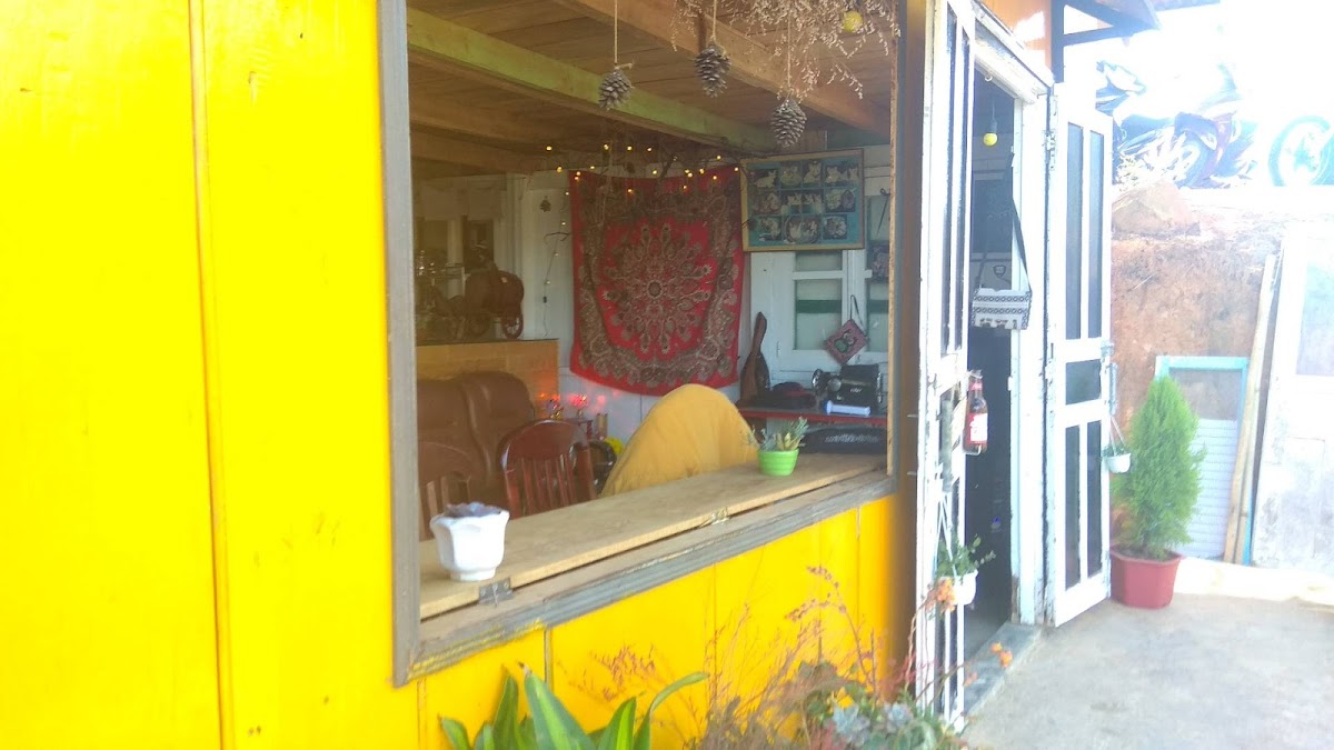 Tiệm Cà Phê - Nhà Gỗ