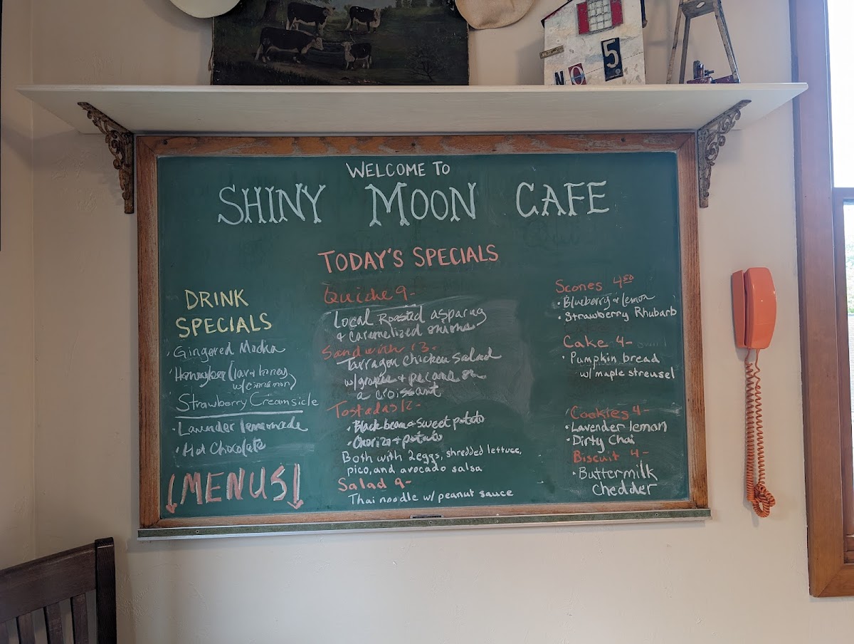 Shiny Moon Cafe - 4