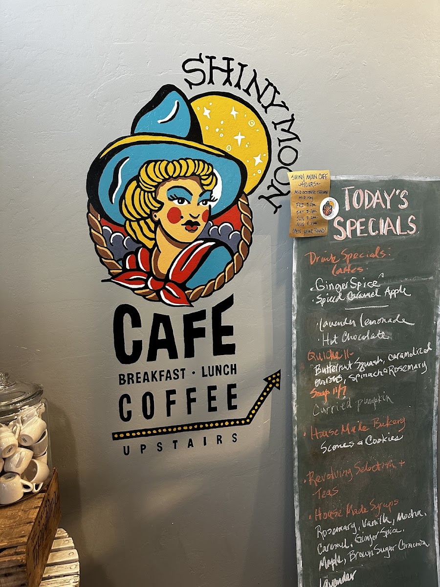 Shiny Moon Cafe - 8