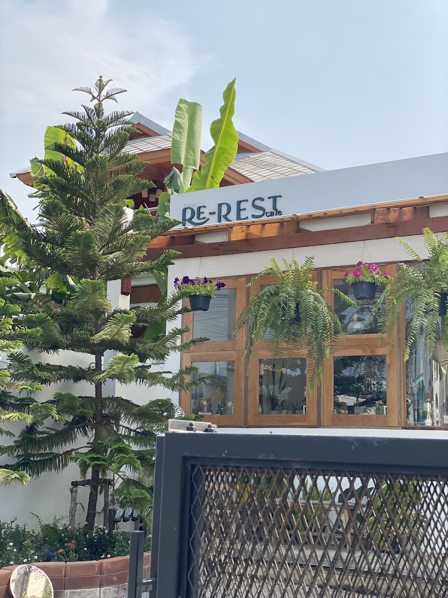 Re-Rest Cafe Paknampran