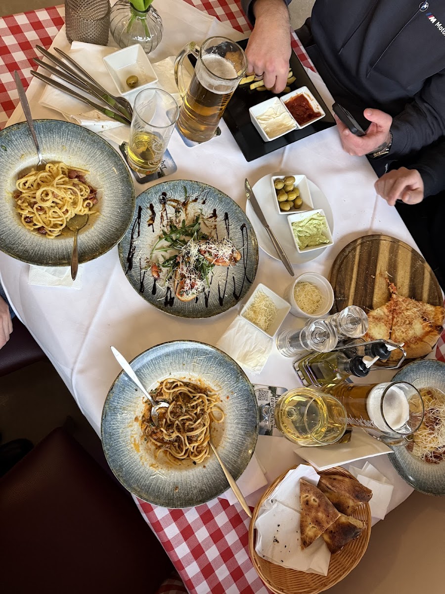 Diora Café, Bar & Lounge - 2