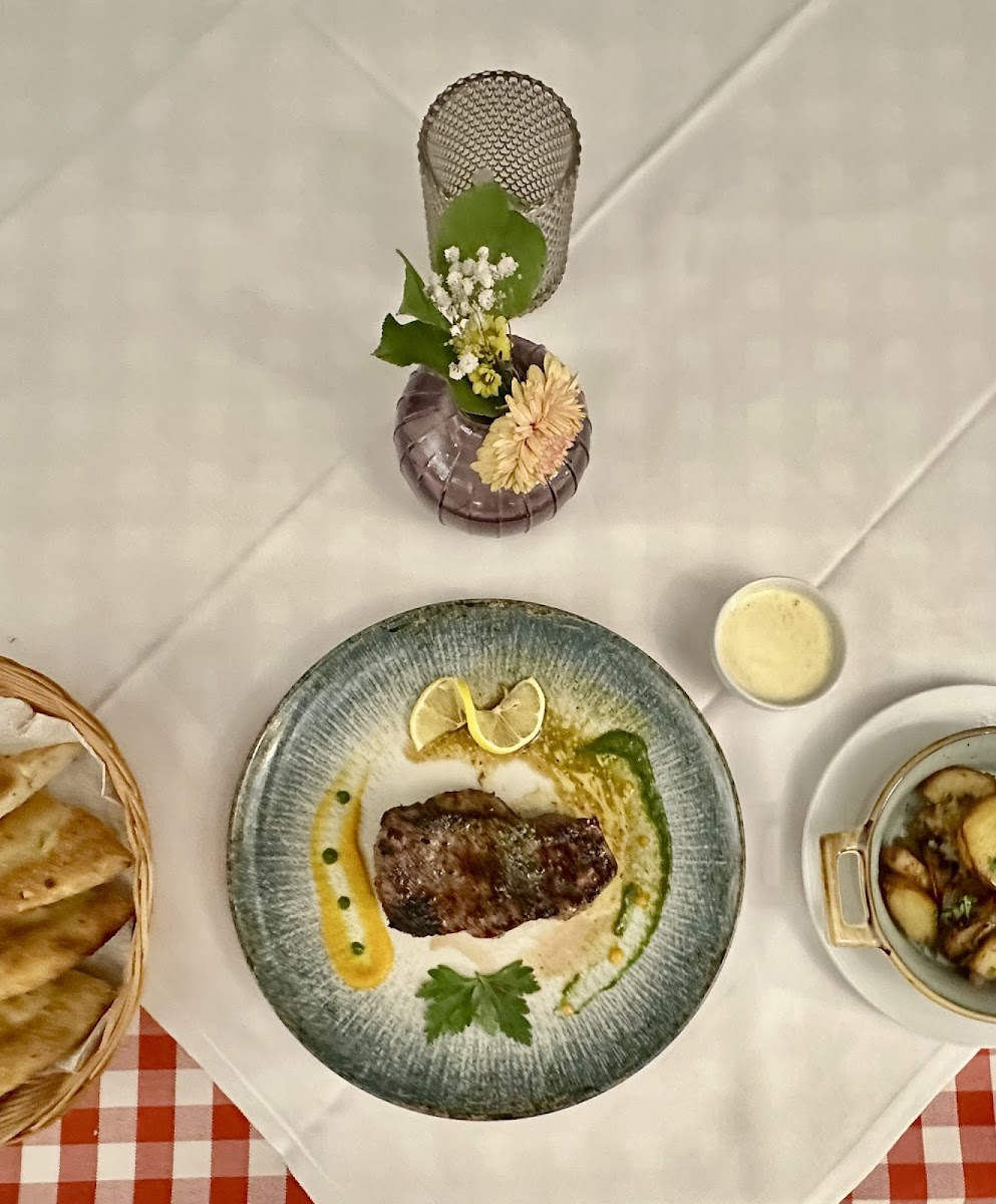 Diora Café, Bar & Lounge - 3