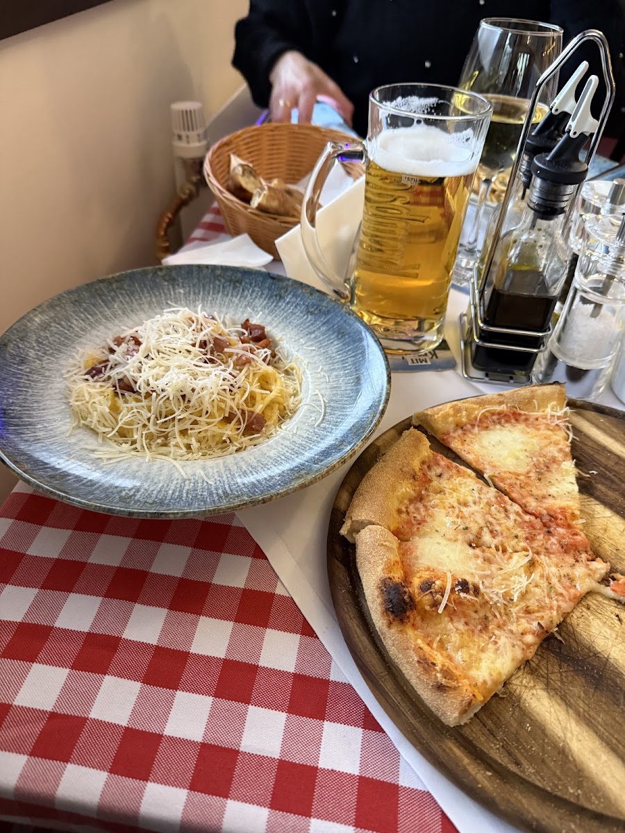 Diora Café, Bar & Lounge - 4