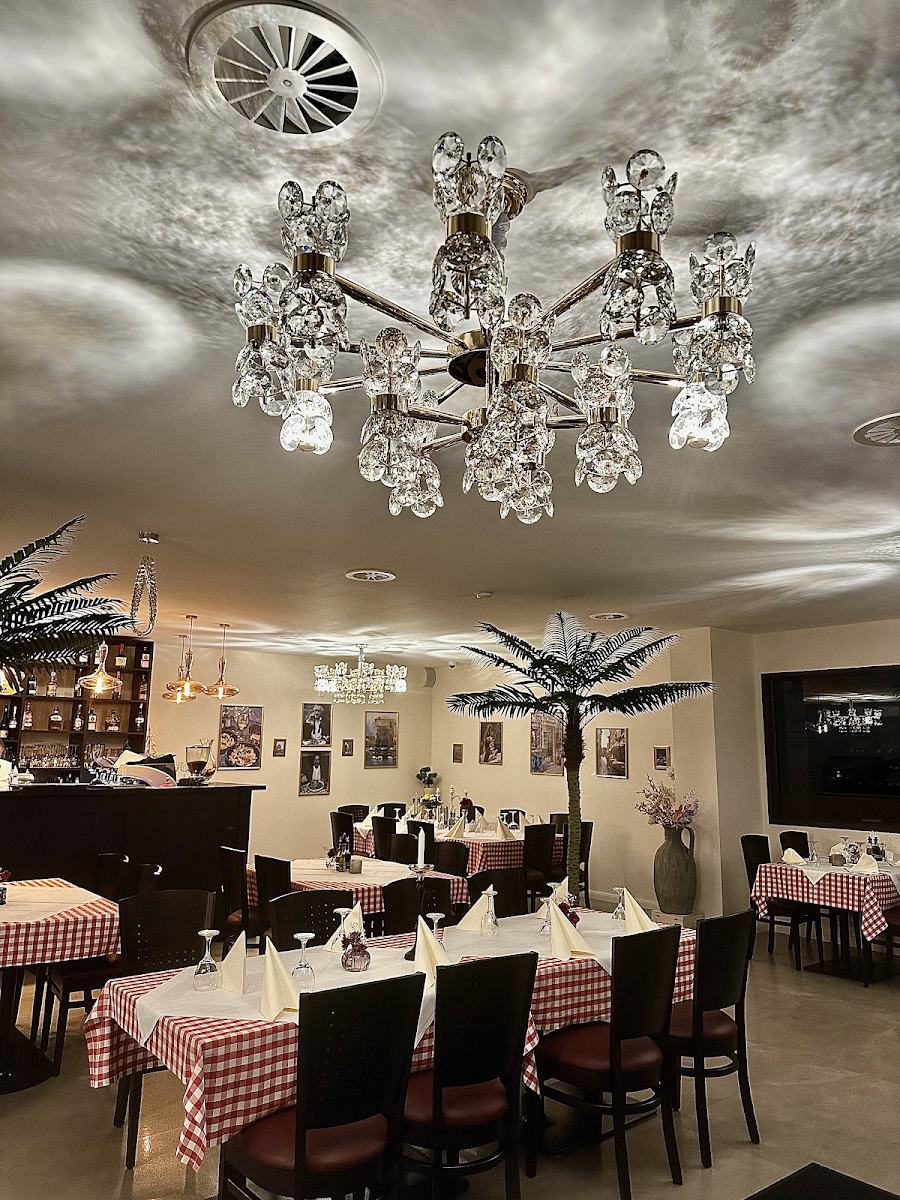 Diora Café, Bar & Lounge - 6