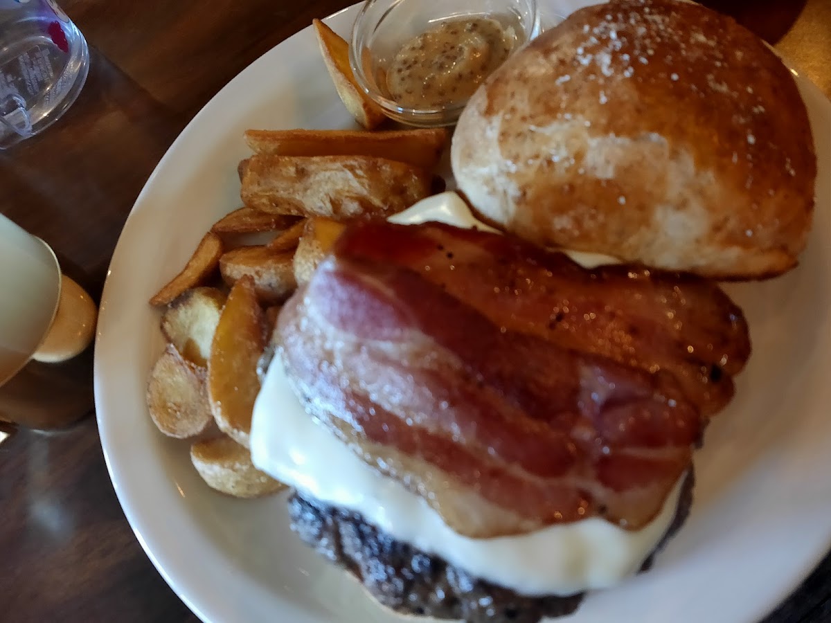 Days386 Burger Restaurant - 10