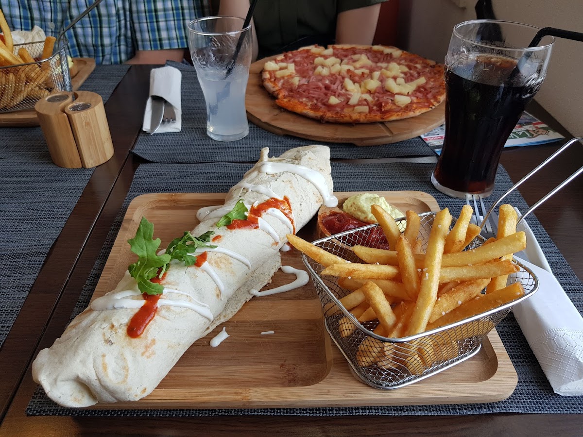 La Viva Cafe & Restaurant - 7