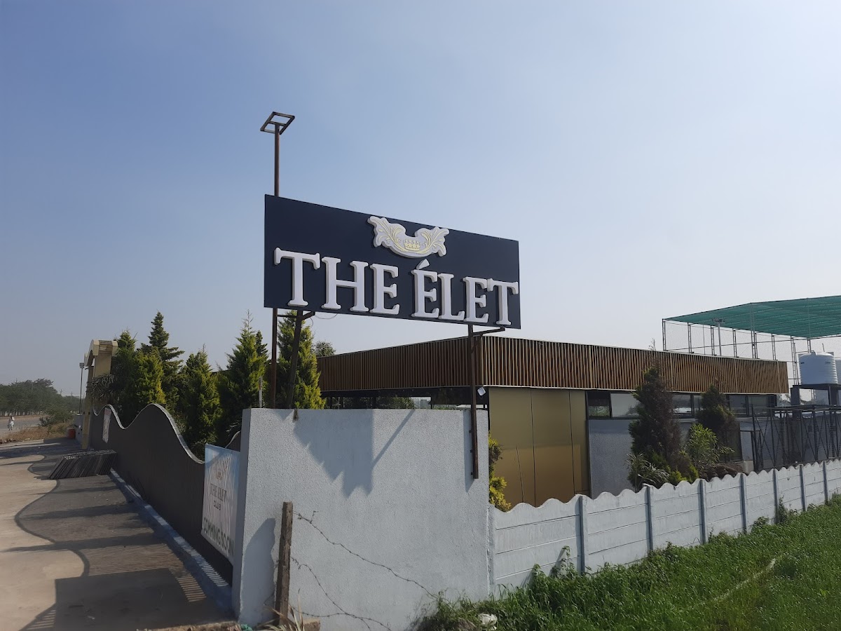 The elet turf & cafe