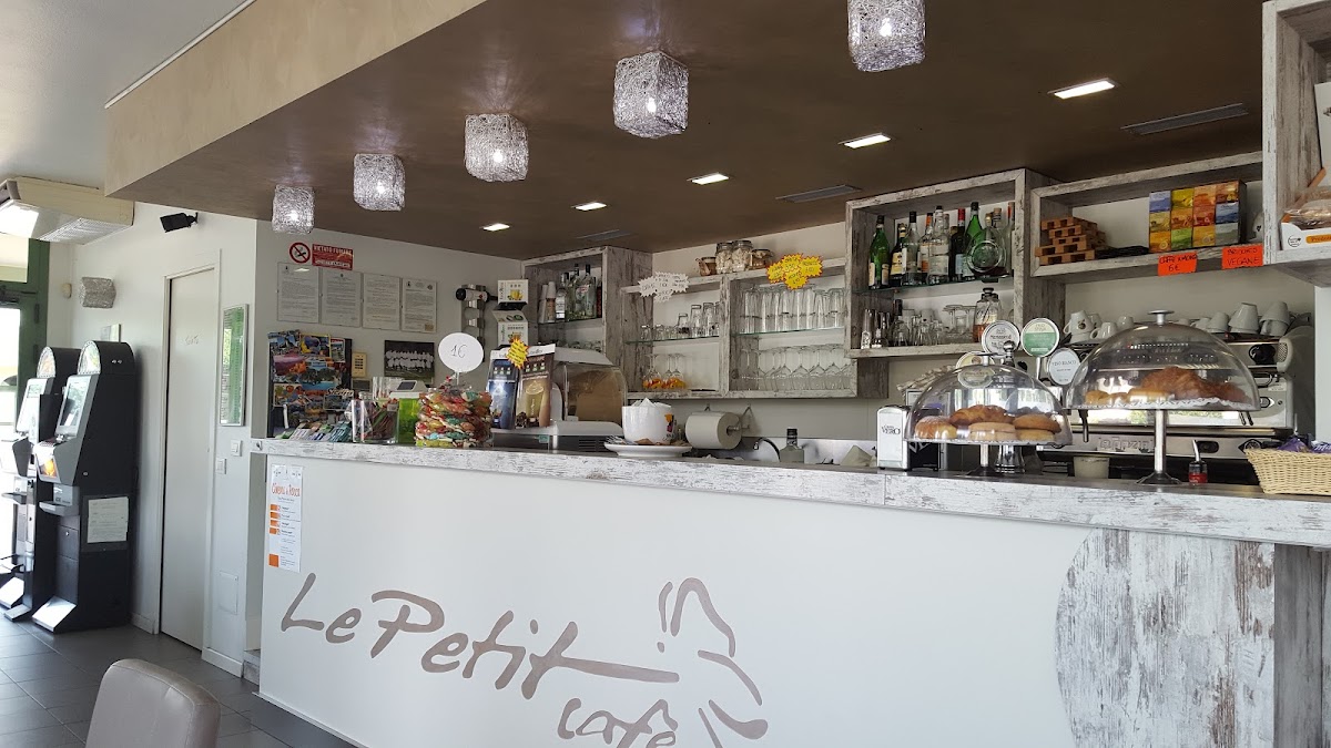 Le Petit Cafè - 9