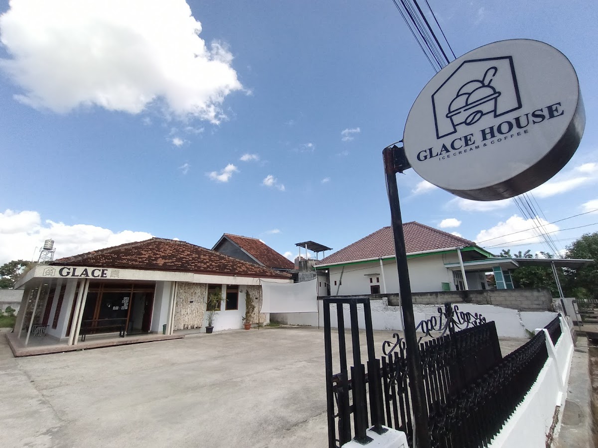 Glace House Ice Cream and Coffee - 3