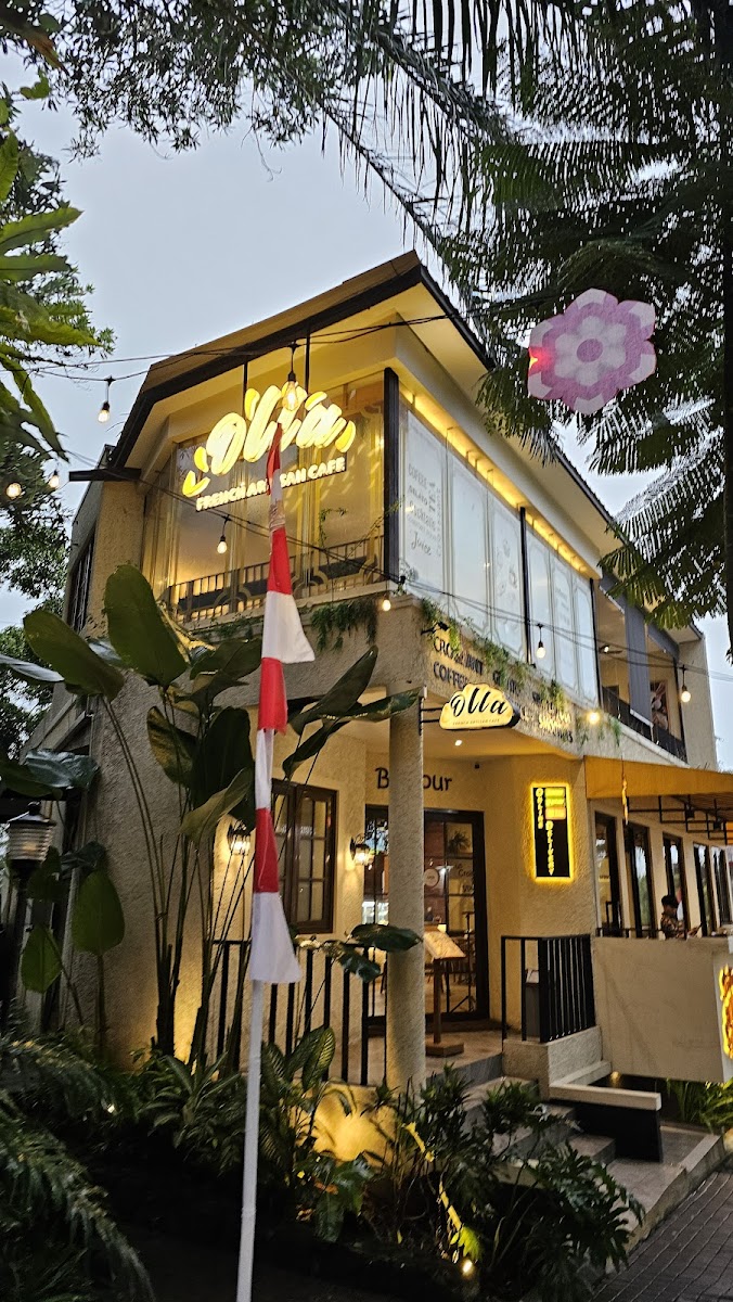 OLLA CAFE Taman Budaya Sentul