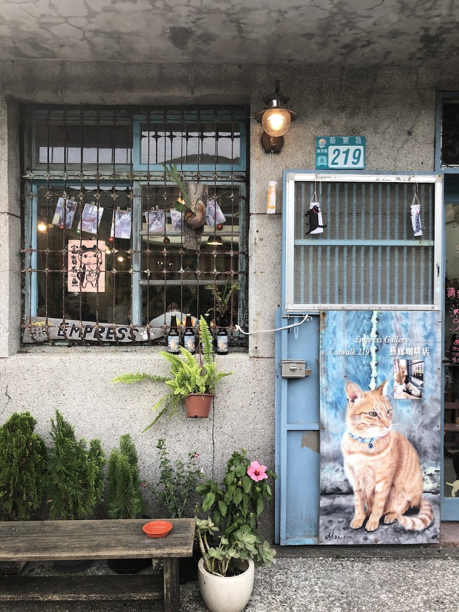 Empress Gallery (Catwalk 219)