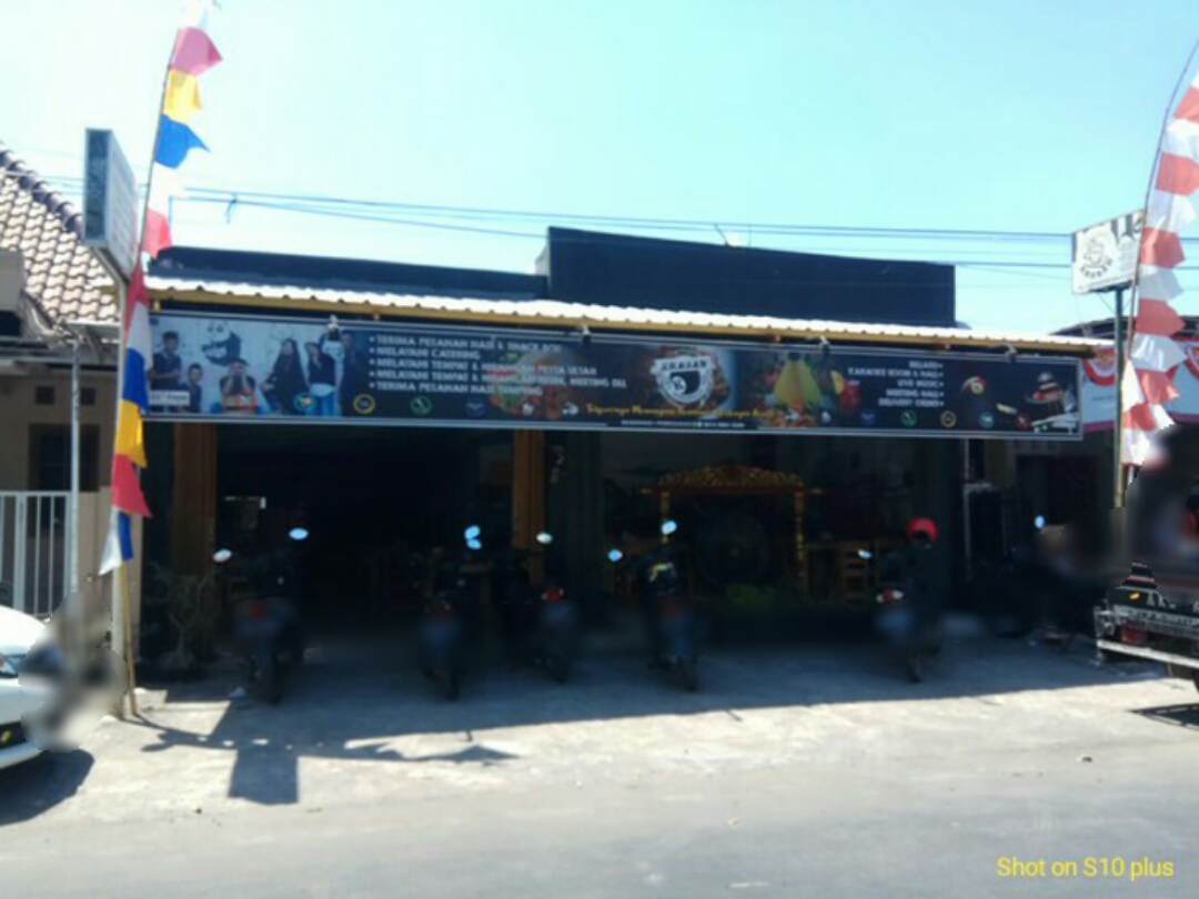 BASE CAMP PESILAT BILLIARD & CAFE